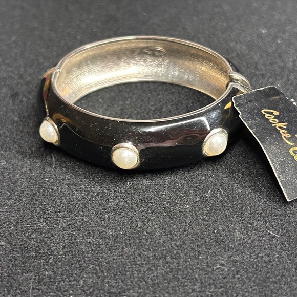 Nwt- Cookie Lee Hinged Black Bangle Bracelet - Picture 2 of 4